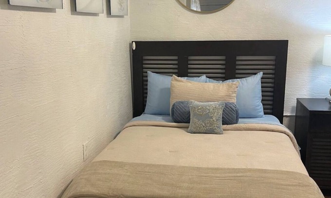 Kingston House | This unit has a separate living room with a pull out sofa for your guest& kiddos