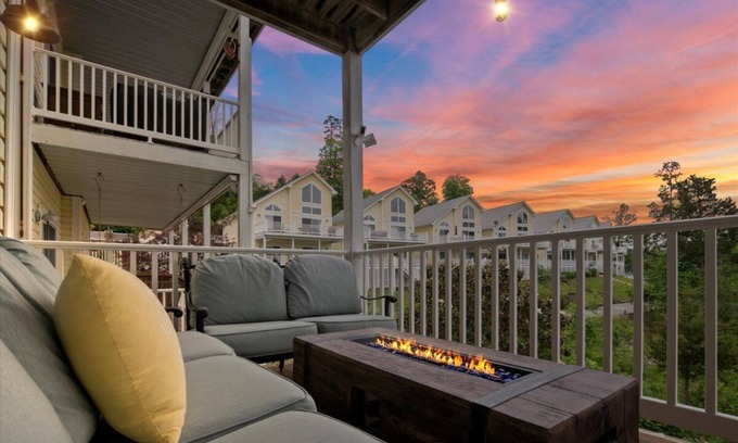 La Follette Villa | This villa is a 5 bedroom(s), 4.5 bathrooms, located in LaFollette, TN.