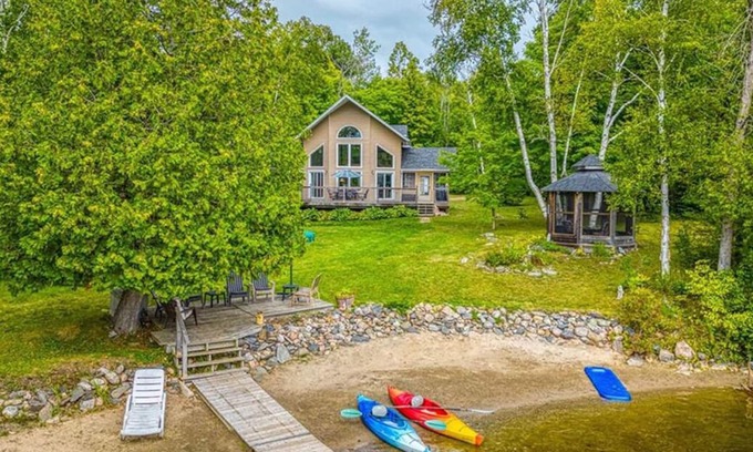 Arden Cottage | This well equipped lake house has a private beach and all-day sun.