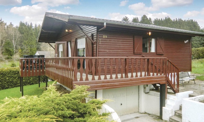 Gouvy House | This well-maintained and detached cottage in Gouvy is located within walking distance of Lac de Cher