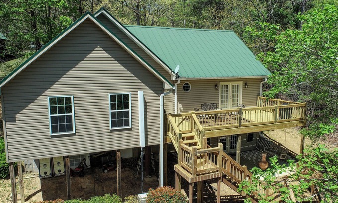 Houston House | Thistle Brae - near Lakeshore Marina