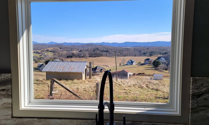 Fincastle Cottage | Thomas Cottage at Angel Acres