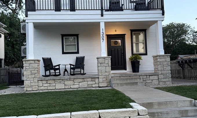 Manhattan Apartment | Thompson House #2-Overlooking City Park. Walk to Campus, Aggieville & Downtown