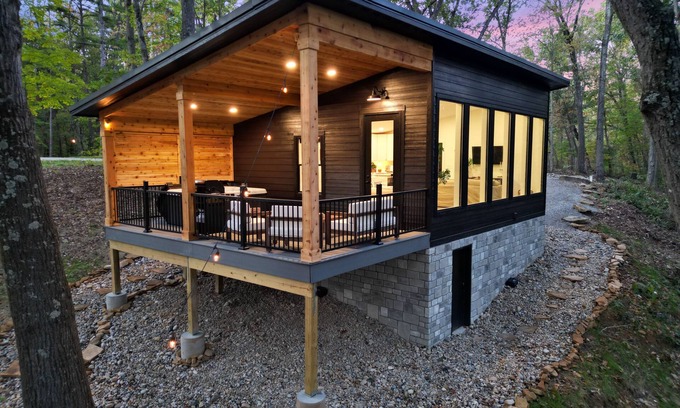 Laurelville Cabin | Thompson Oasis | Modern Couples Cabin