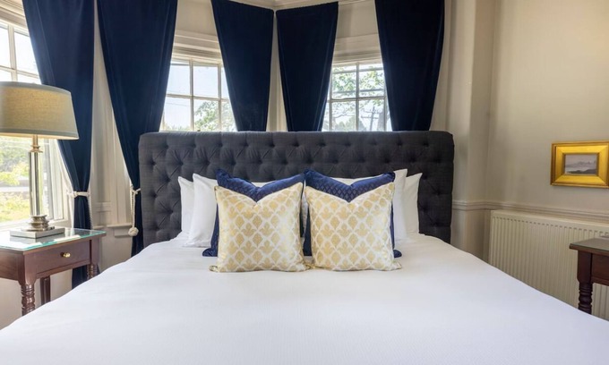 Kennebunkport Hotel | Thompson Suite with Fireplace at Kennebunkport Inn, Near Dock Square