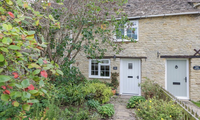 Fairford Cottage | THORN COTTAGE, family friendly, character holiday cottage in Fairford
