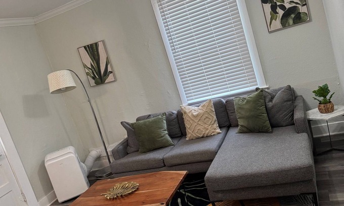 Lake Eola Heights Apartment | Thornton park paradise 1 bedroom
