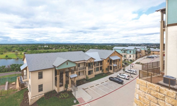 Marble Falls Condo | Thoughtful 1BD condo w/resort amenities on banks of Lake Marble Falls