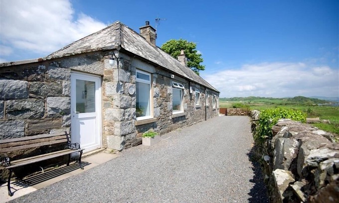 Castle Douglas Cottage | Threaby Cottage - a cottage that sleeps 4 guests in 2 bedrooms
