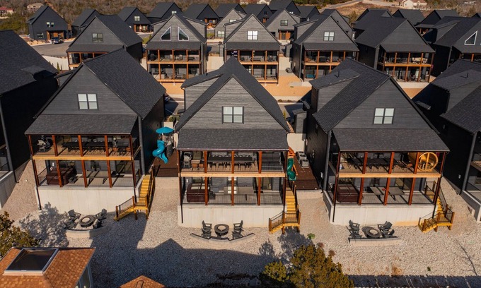 Hollister House | Three 7 bd homes w/hot tubs, sauna, & fire pits