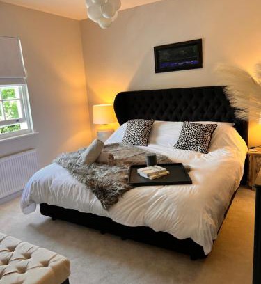 Marshborough Apartment | Three Acorns Court