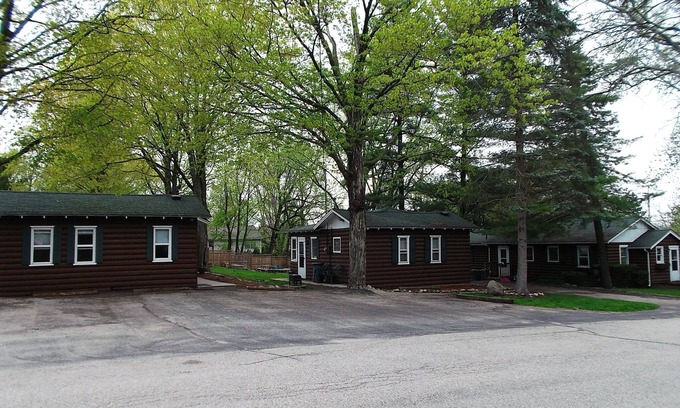 Williams Bay Cabin | Three Bed Sleeping Cabin