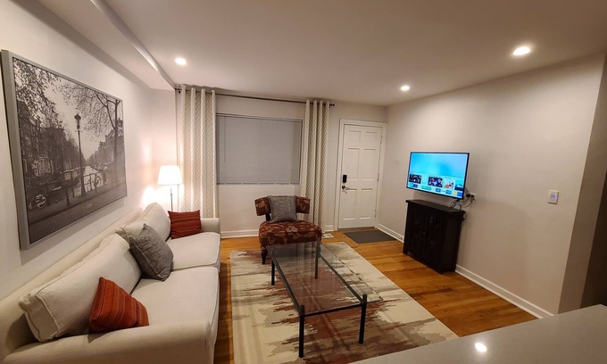 Mount Prospect Apartment | Three bedroom apartment in very convenient location!