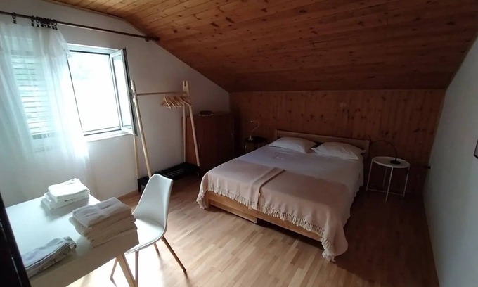 Zastrazisce Apartment | Three bedroom apartment with terrace and sea view Cove Vela Stiniva, Hvar (A-19951-a)