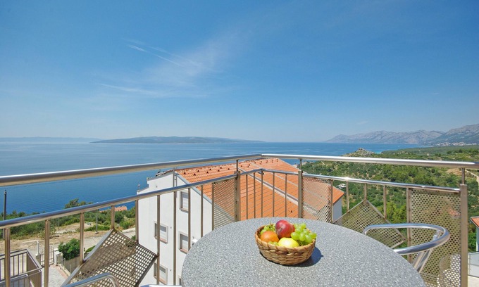 Bratus Apartment | Three bedroom apartment with balcony and sea view Krvavica, Makarska (A-18911-d)