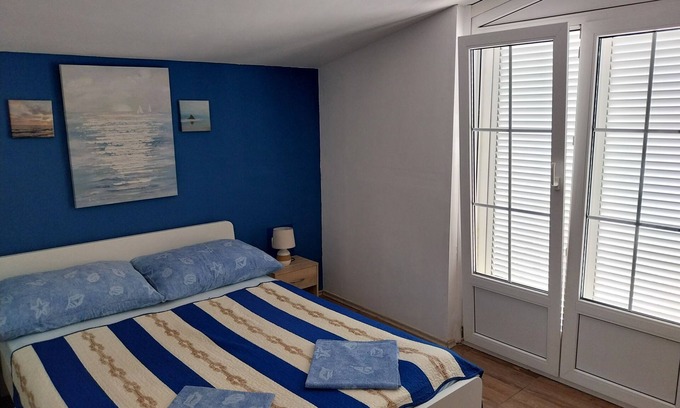 Povljana Apartment | Three bedroom apartment with terrace and sea view Povljana, Pag (A-17222-a)