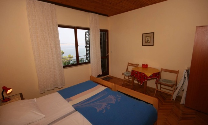 Starigrad Apartment | Three bedroom apartment near beach Starigrad, Paklenica (A-6589-a)