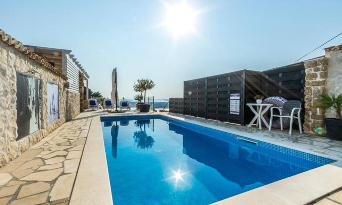 Meterize Apartment | Three bedroom apartment with terrace and sea view Šibenik (A-22457-a)