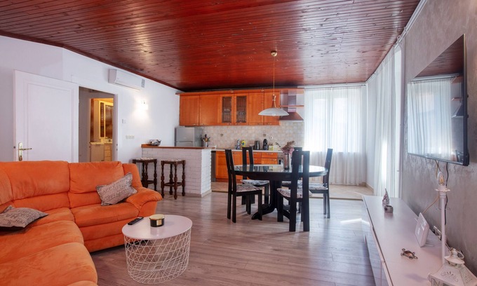 Grad Apartment | Three bedroom apartment with terrace Šibenik (A-21816-b)