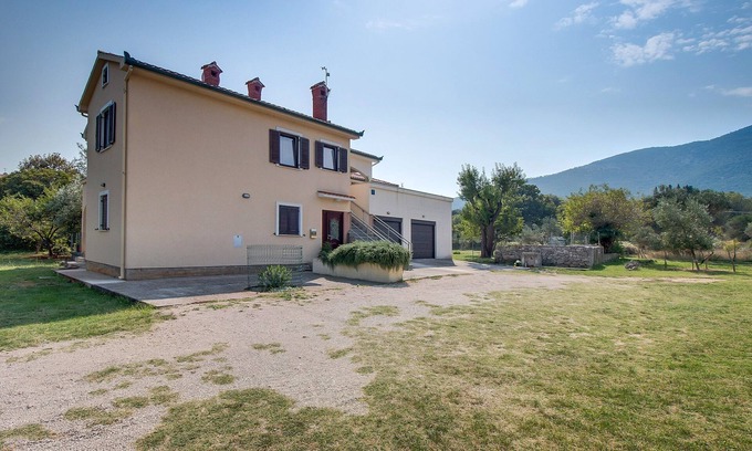 Nerezine Apartment | Three bedroom apartment with terrace Nerezine, Lošinj (A-12149-a)