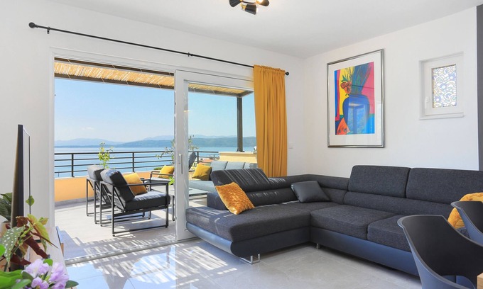 Igrane Apartment | Three bedroom apartment near beach Igrane, Makarska (A-18405-c)