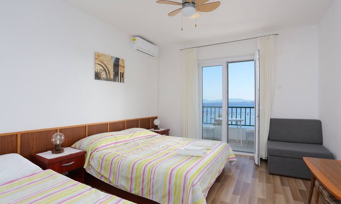 Igrane Apartment | Three bedroom apartment near beach Igrane, Makarska (A-6653-d)