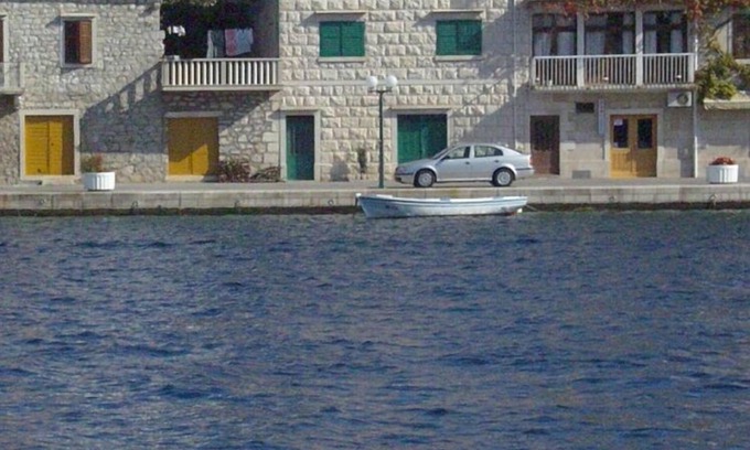 Povlja Apartment | Three bedroom apartment with terrace and sea view Povlja, Brač (A-710-a)