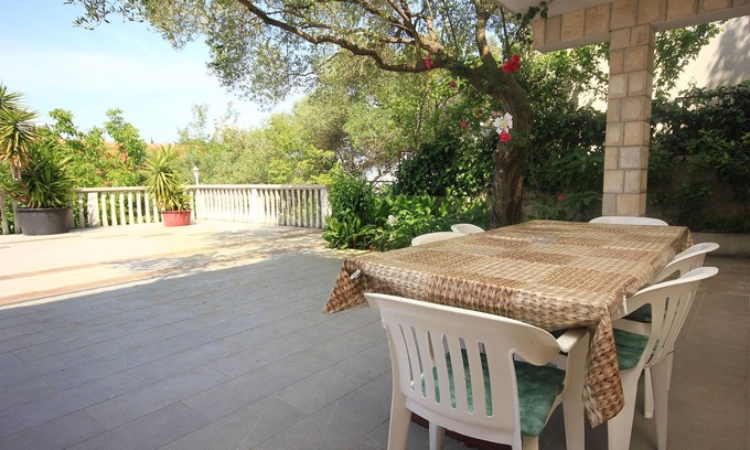 Trpanj Apartment | Three bedroom apartment with terrace Trpanj, Pelješac (A-10083-a)