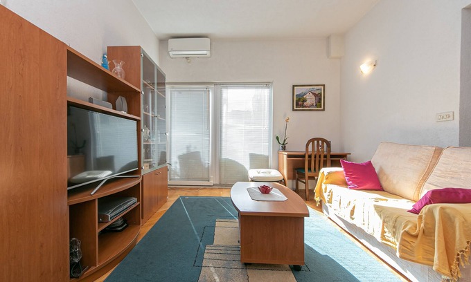 Tucepi Apartment | Three bedroom apartment with terrace Tučepi, Makarska (A-19857-a)