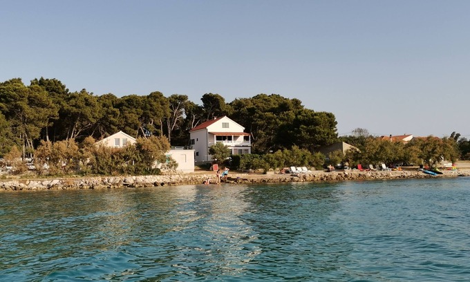 Susica Apartment | Three bedroom apartment near beach Sušica, Ugljan (A-3462-b)