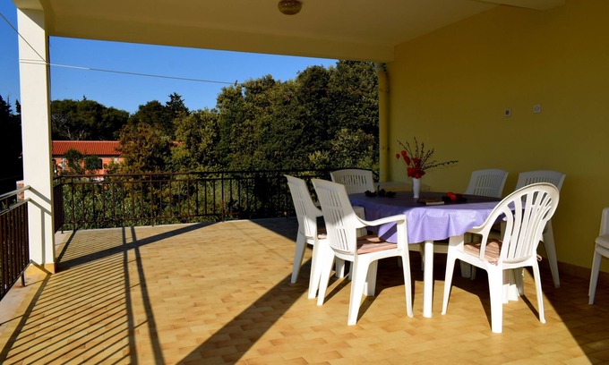 Batalaza Apartment | Three bedroom apartment with terrace and sea view Ugljan (A-8493-a)