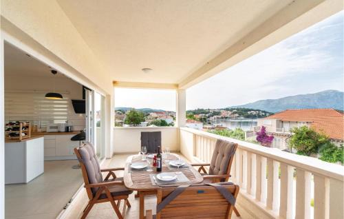 Vela Glavica Apartment | Three-Bedroom Apartment In Lumbarda