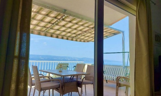 Ruskamen Apartment | Three bedroom apartment with terrace and sea view Lokva Rogoznica, Omiš (A-22069-c)
