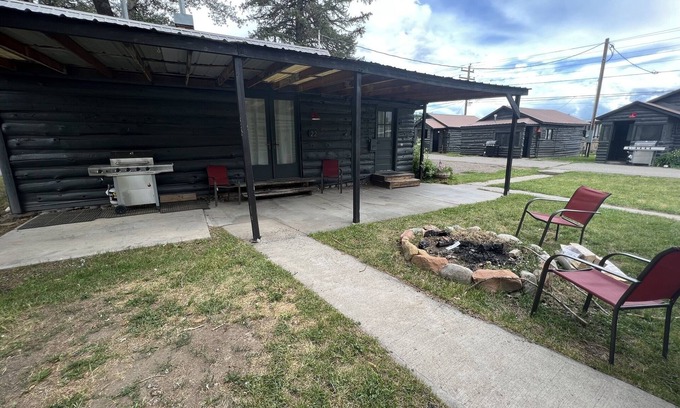 Meeker Apartment | Three Bedroom Cabin with Full Kitchen