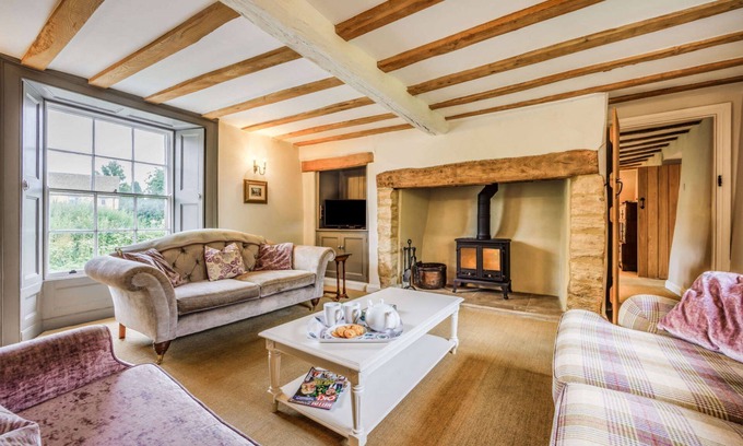 Little Rissington Cottage | Three bedroom Cotswold holiday home near Bourton-on-the-Water -The Old Farmhouse