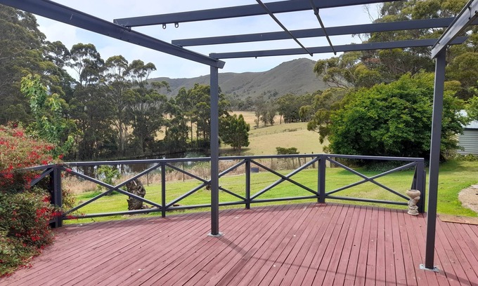 Rocky Cape House | Three Bedroom Escape with Room to Roam! Stay for 10.
