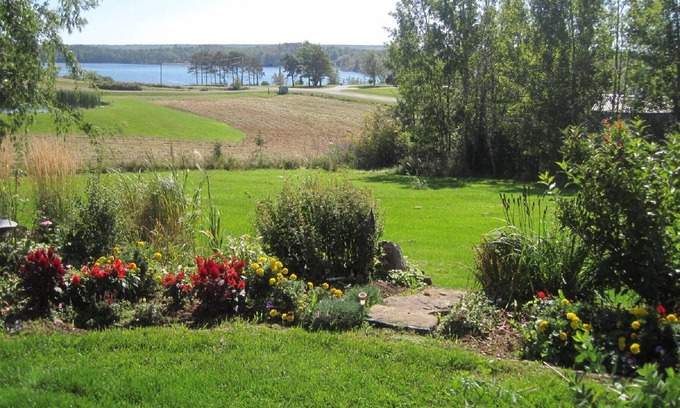 Chance Harbour Cottage | three bedroom fully equipped house, water view, 5 min from best beaches