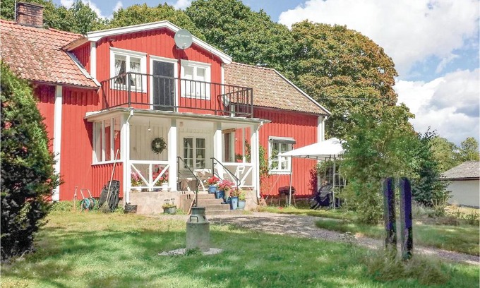 Kalmar Municipality House | Three-Bedroom Holiday Home In Halltorp