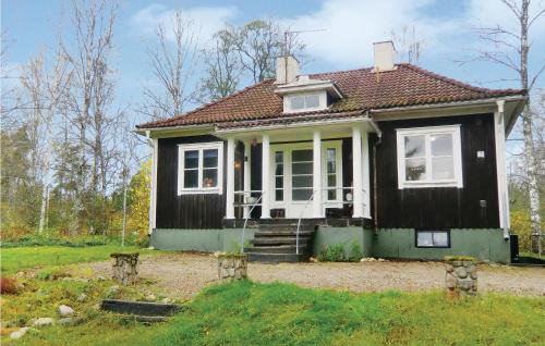 Storebro House | Three-Bedroom Holiday Home In Storebro