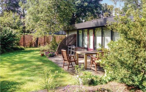 Reutum House | Three-Bedroom Holiday Home In Reutum