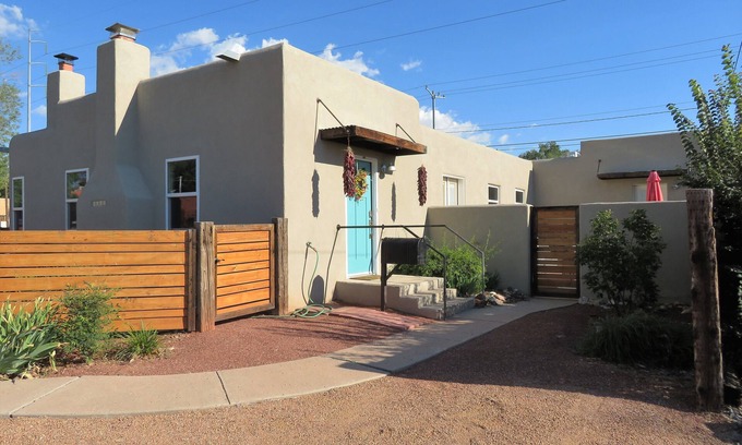 Summit Park House | Three bedroom home near the University of New Mexico and heart of Albuquerque