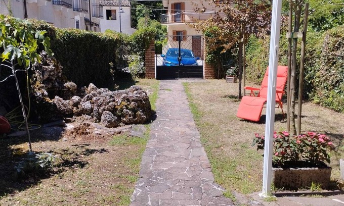 Introdacqua House | THREE BEDROOM HOUSE WITH GARDEN
