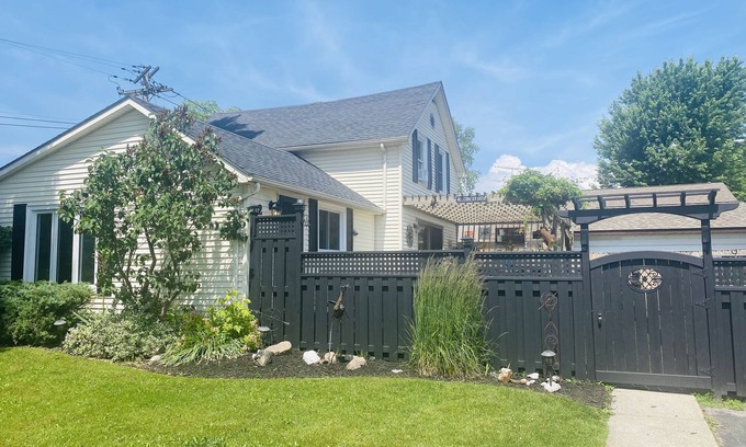 Port Dover House | Three bedroom house walking distance to beach and downtown Port Dover