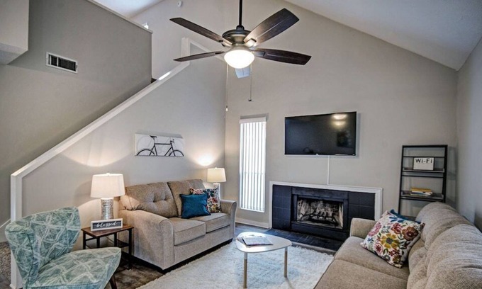 Ridgeland House | Three Bedroom House Getaway by the Reservoir