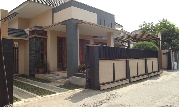 Yogyakarta House | Three Bedroom House Near the City, Jogja