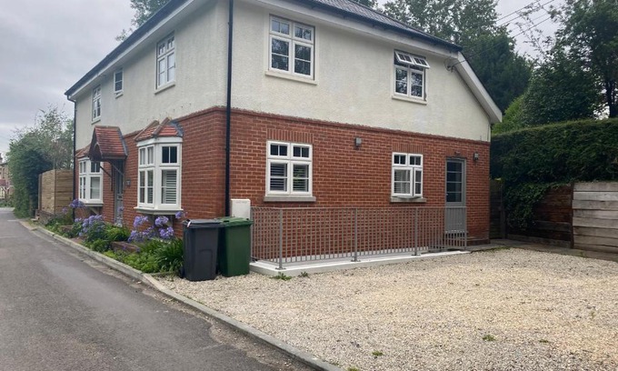 Kings Worthy Apartment | Three Bedroom House in Winchester