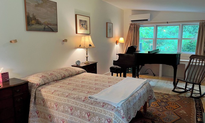 Red Hook Cottage | Three bedroom house near Bard College with wood burning stove & baby grand piano