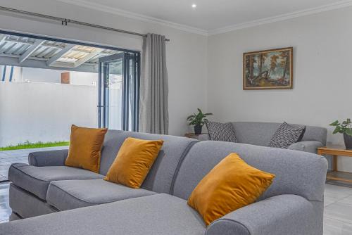Kareeberg Apartment | Three Bedroom House Spacious and Comfortable