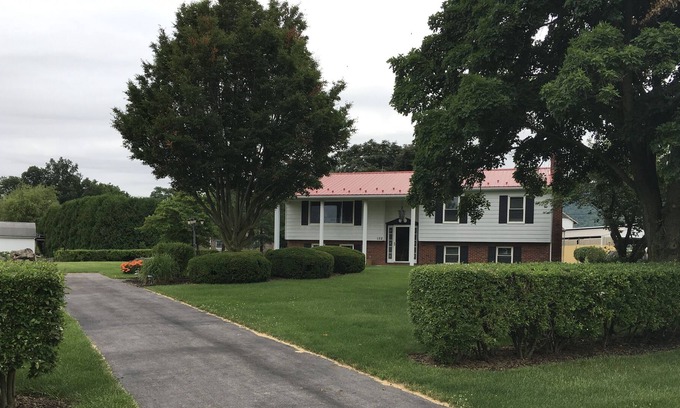 Zion House | Three bedroom house on quiet, private street, 10 minutes from PSU