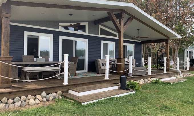 Mecosta House | Three bedroom house with beach volleyball on the Tri-lakes